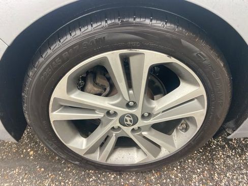 Used 2017 Hyundai Elantra Limited w/ Limited Tech Package 04 image 11