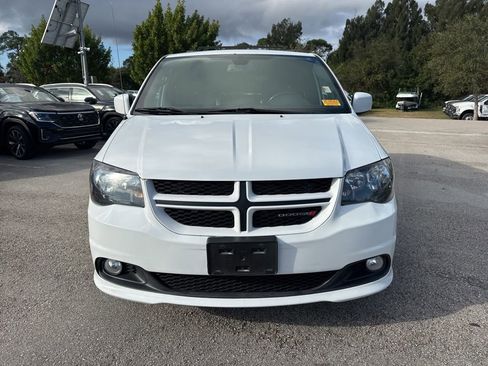 Used 2018 Dodge Grand Caravan GT image 2