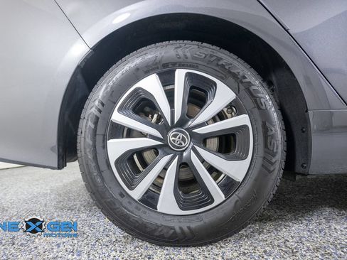 Used 2017 Toyota Prius Prime Premium w/ Carpet Mat Package FWD image 47