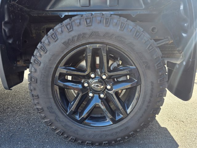 Used 2023 Chevrolet Silverado 1500 Custom Trail Boss w/ LPO, Dark Essentials Package AWD/4WD image 13