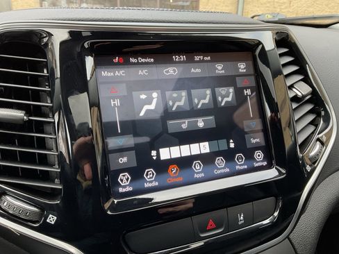 Used 2022 Jeep Cherokee Limited image 28