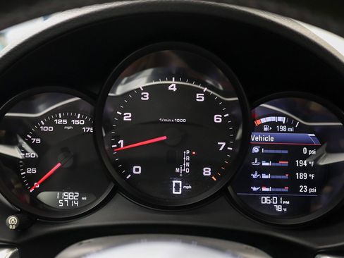 Used 2018 Porsche 718 Cayman RWD image 23
