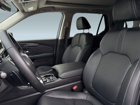 Certified 2024 Honda Pilot Touring image 5