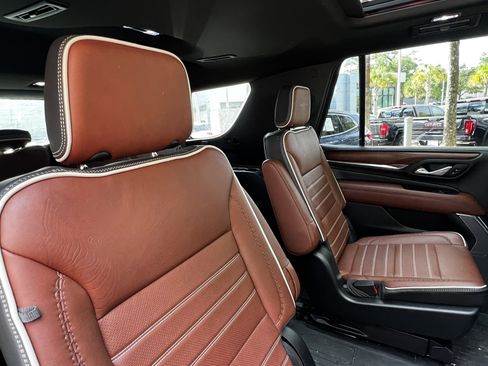 Used 2023 GMC Yukon Denali Ultimate AWD/4WD image 45