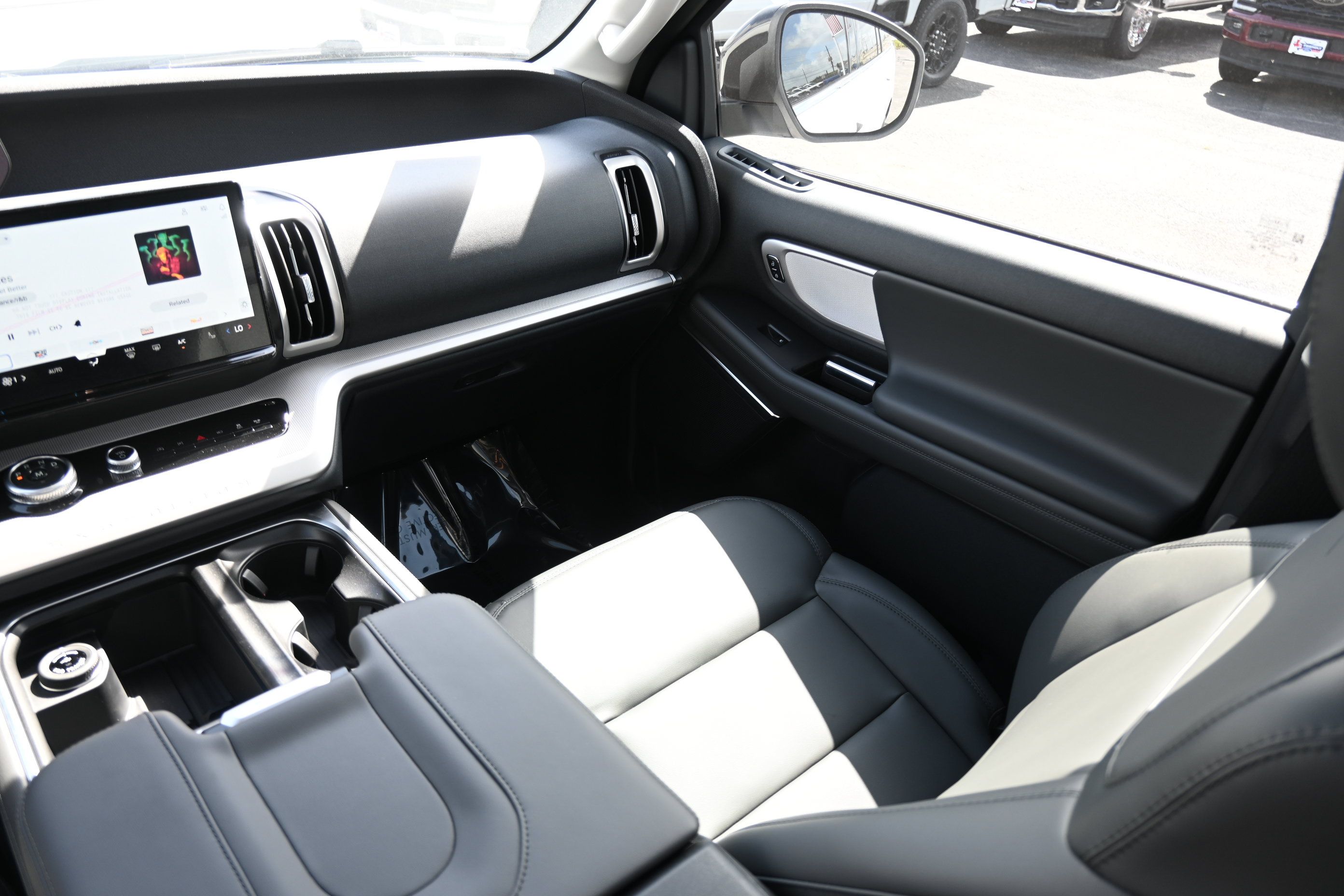 New 2027 Ford Expedition Max Active RWD image 31