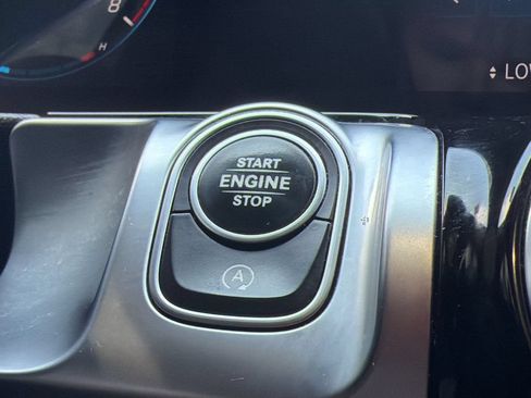 Used 2021 Mercedes-Benz GLB 250 4MATIC image 23