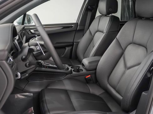 Certified 2026 Porsche Macan AWD/4WD image 5