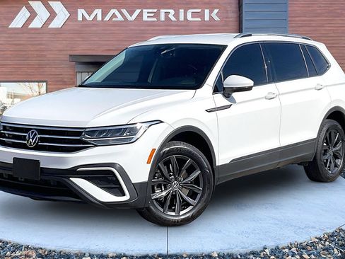 Used 2024 Volkswagen Tiguan SE AWD/4WD image 3