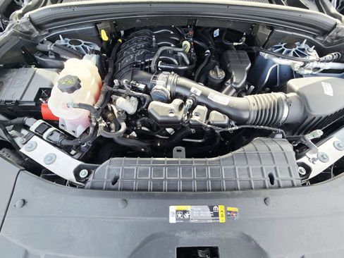 Used 2024 Jeep Grand Cherokee Laredo image 17