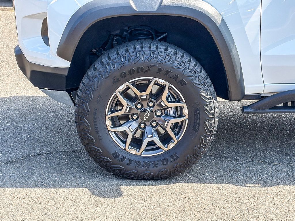 Used 2024 Chevrolet Colorado ZR2 w/ ZR2 Convenience Package III AWD/4WD image 7