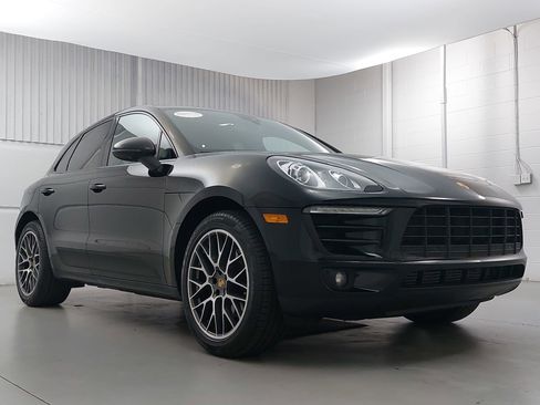 Certified 2018 Porsche Macan image 9
