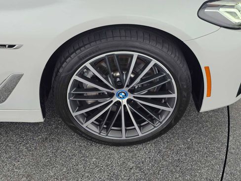 Used 2023 BMW 530e w/ Executive Package image 9