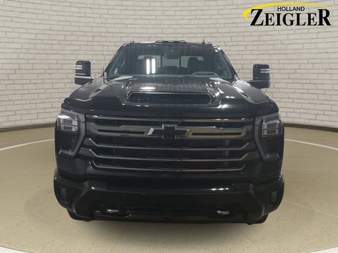 Used 2024 Chevrolet Silverado 3500 High Country w/ High Country Premium Package image 2