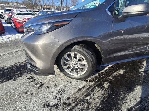 Certified 2024 Toyota Sienna LE image 2