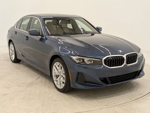 Used 2025 BMW 330i Sedan w/ Premium Package image 18