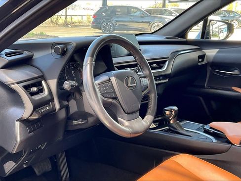 Used 2020 Lexus UX 200 w/ Premium Package image 18