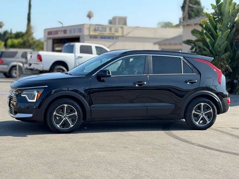 Used 2023 Kia Niro EX FWD image 7