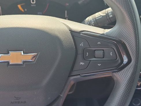 Used 2025 Chevrolet Trax LT FWD image 25