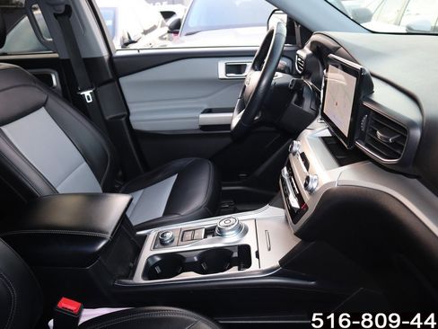 Used 2022 Ford Explorer XLT w/ Equipment Group 202A image 11