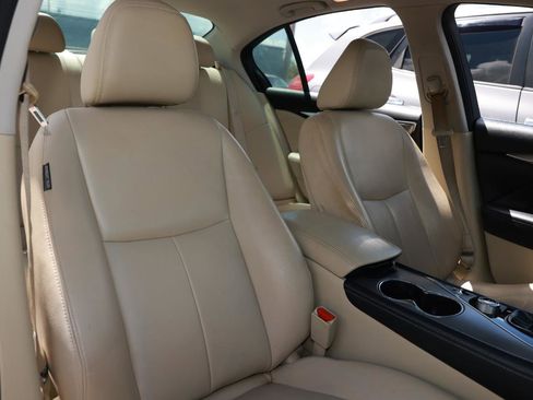 Used 2014 INFINITI Q50 Premium w/ Navigation Package RWD image 19