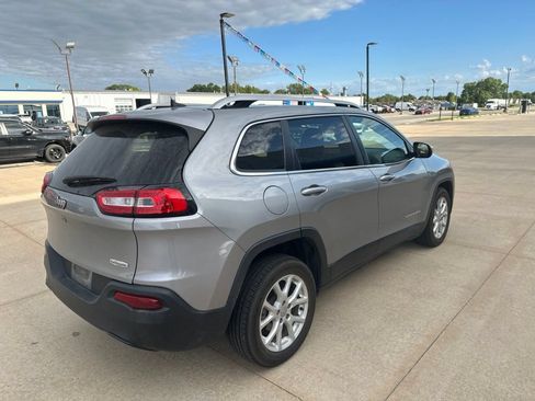 Used 2016 Jeep Cherokee Latitude w/ Comfort & Sound Group FWD image 27
