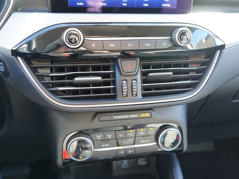 Used 2022 Ford Escape SE w/ SE Sport Appearance Package image 12