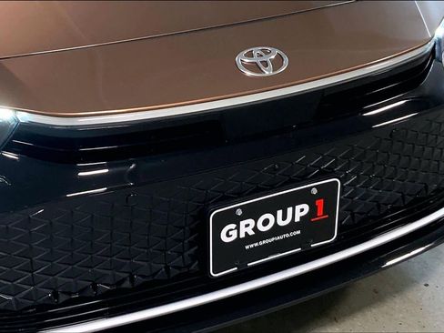 Used 2025 Toyota Crown Limited w/ Advanced Technology Package image 32