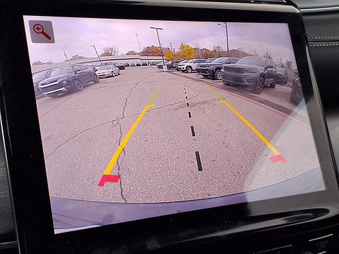 Used 2025 Jeep Grand Cherokee Limited image 8