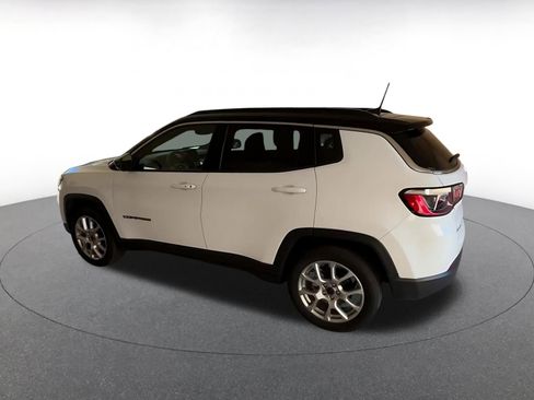 Used 2025 Jeep Compass Limited image 10