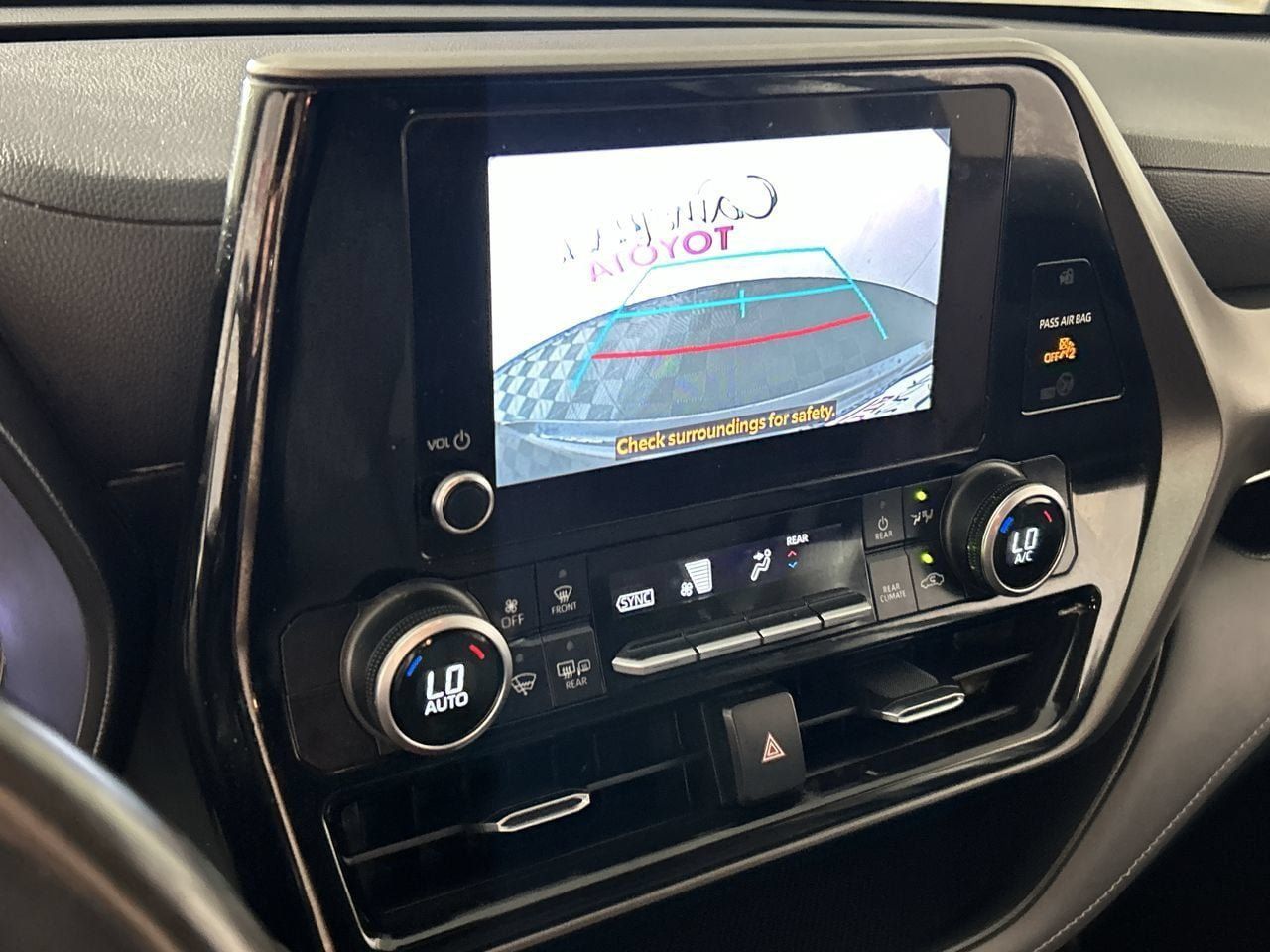 Used 2023 Toyota Highlander LE AWD/4WD image 18