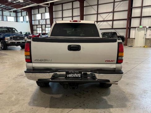 Used 2005 GMC Sierra 1500 SLE w/ Off-Road Package AWD/4WD image 9