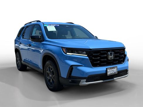Used 2025 Honda Pilot TrailSport image 7
