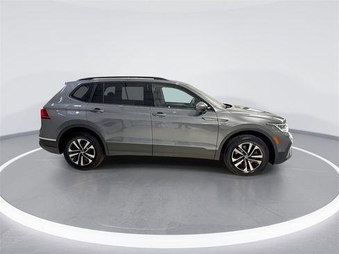 Used 2022 Volkswagen Tiguan S image 7