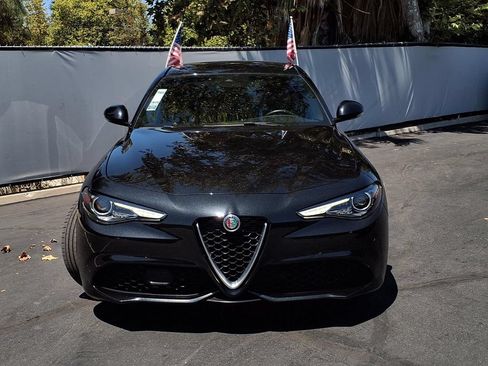 Used 2022 Alfa Romeo Giulia Ti RWD image 2