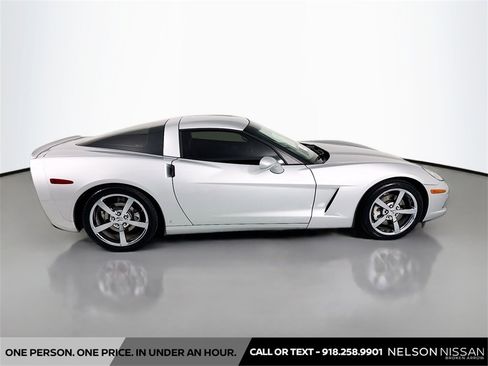 Used 2009 Chevrolet Corvette Coupe w/ Preferred Equipment Group image 4