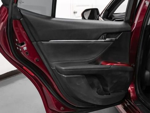 Used 2018 Toyota Camry XLE FWD image 38