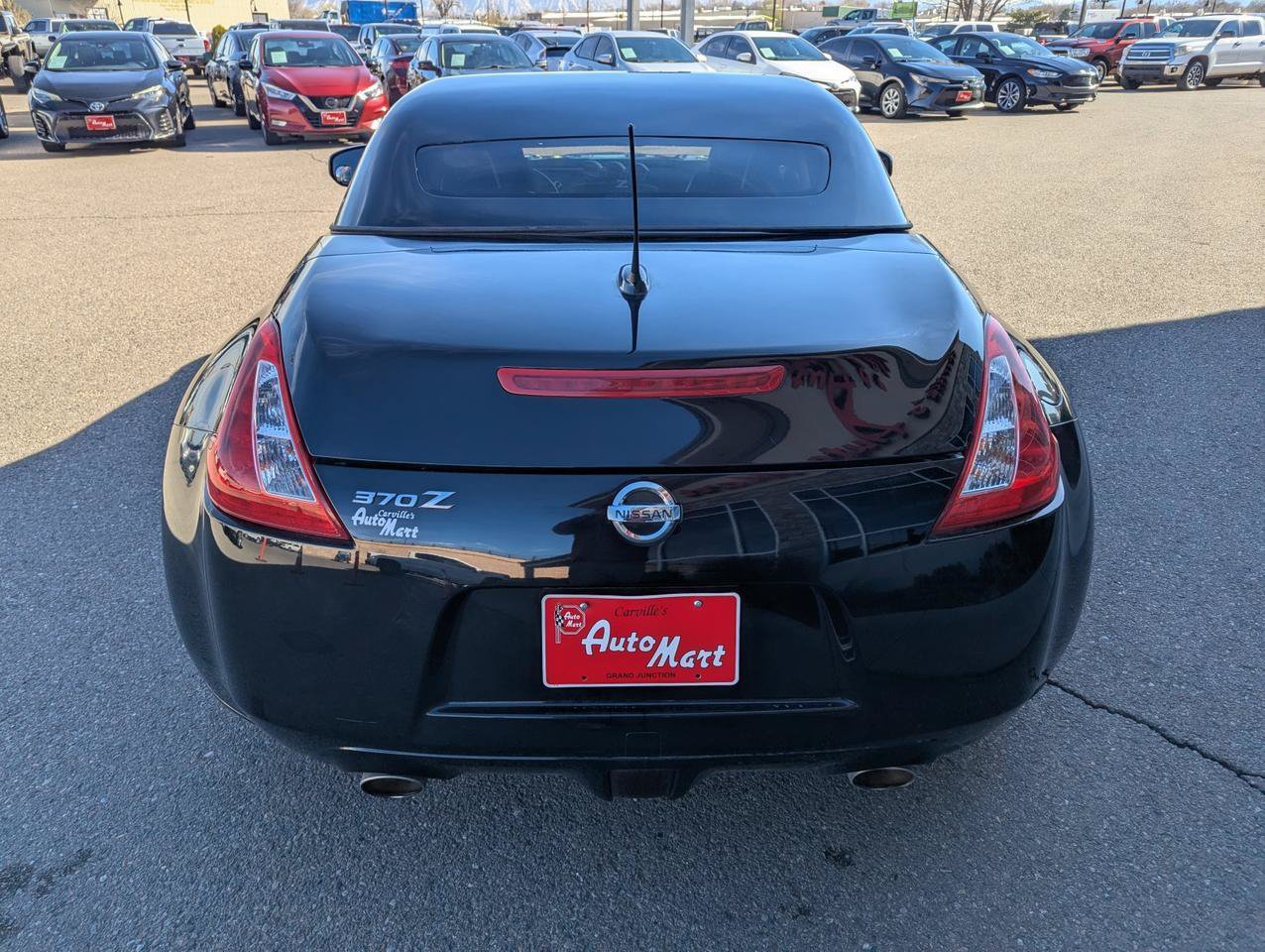 Used 2010 Nissan 370Z Touring RWD image 4