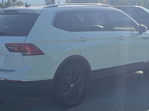 Used 2024 Volkswagen Tiguan SE w/ Panoramic Sunroof Package FWD image 5