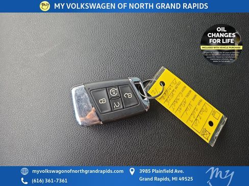 Used 2023 Volkswagen Atlas Cross Sport SEL R-Line image 36