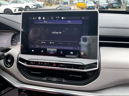 Used 2023 Jeep Compass Limited w/ Sun and Sound Group AWD/4WD image 27