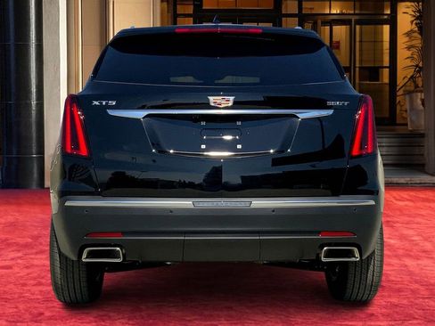 New 2025 Cadillac XT5 Luxury image 5