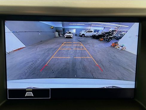 Used 2023 GMC Acadia SLT image 9