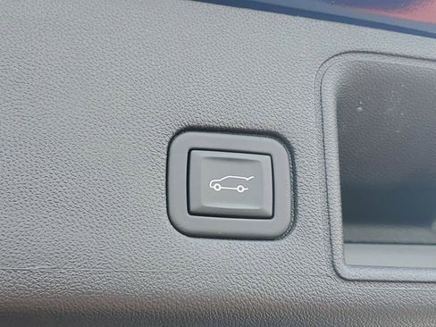 Certified 2023 GMC Terrain SLE w/ Driver Convenience Package AWD/4WD image 9