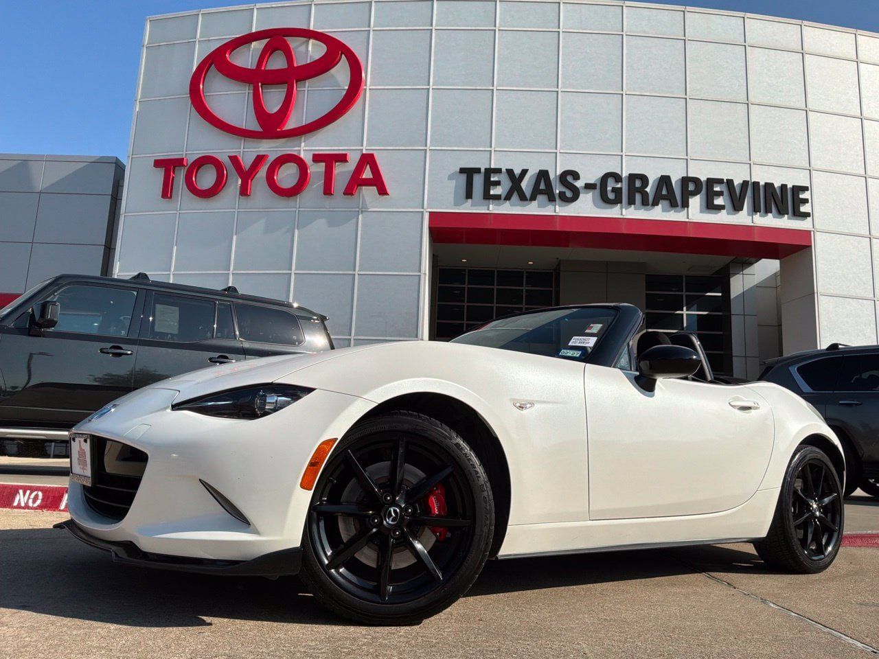 Used 2023 MAZDA MX-5 Miata Club RWD image 3