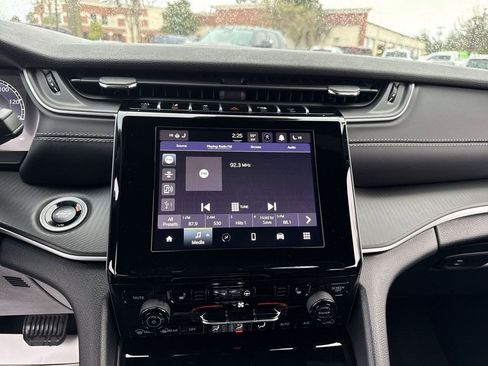 New 2025 Jeep Grand Cherokee Altitude image 22