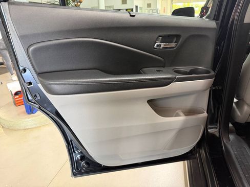 Used 2017 Honda Pilot Touring image 12