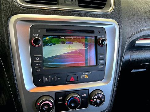 Used 2016 GMC Acadia SLE AWD/4WD image 14