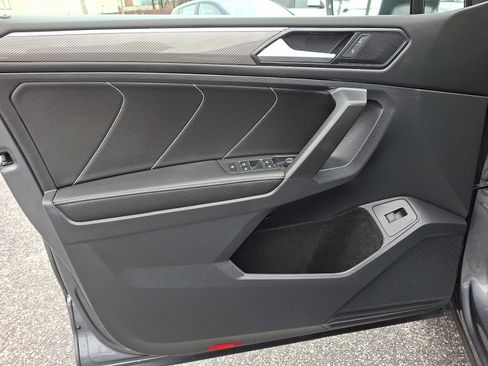 Used 2022 Volkswagen Tiguan SE R-Line image 12