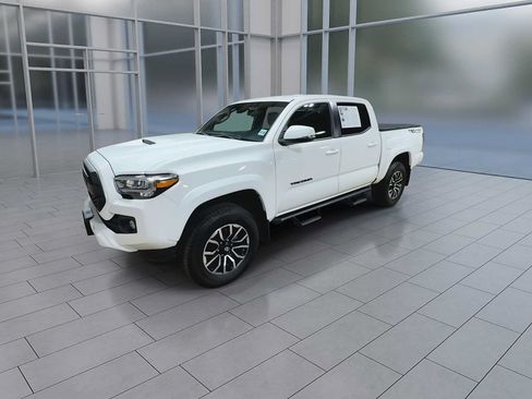 Used 2023 Toyota Tacoma TRD Sport AWD/4WD image 4