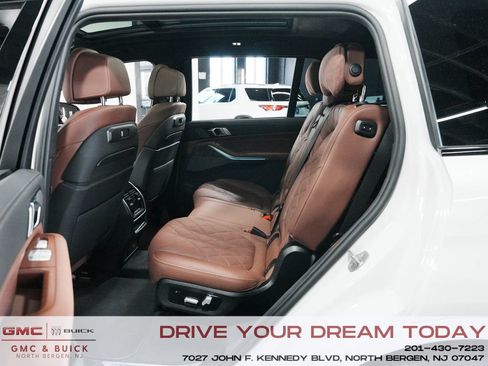 Used 2024 BMW X7 xDrive40i w/ M Sport Package image 33